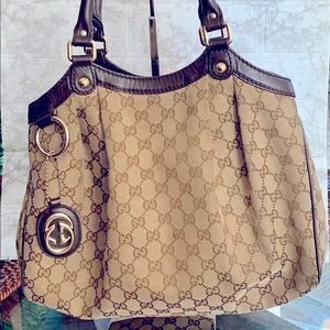 Gucci Sukey handbag. L: 13" 
H: 11" D: 4” Strap Drop:6”
